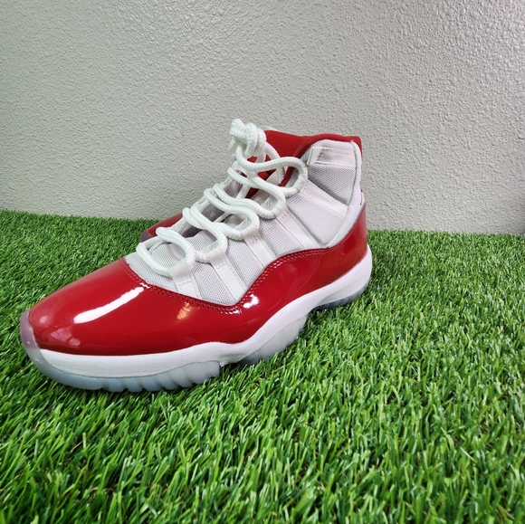Air Jordan 11 Cherry Red Men's Size 10 - Picture 6 of 7